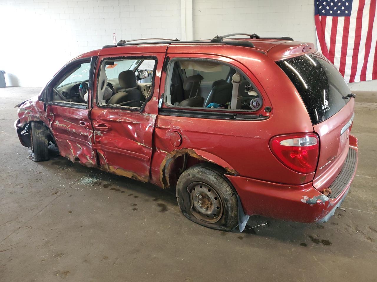 2005 Chrysler Town & Country Lx - Image 2