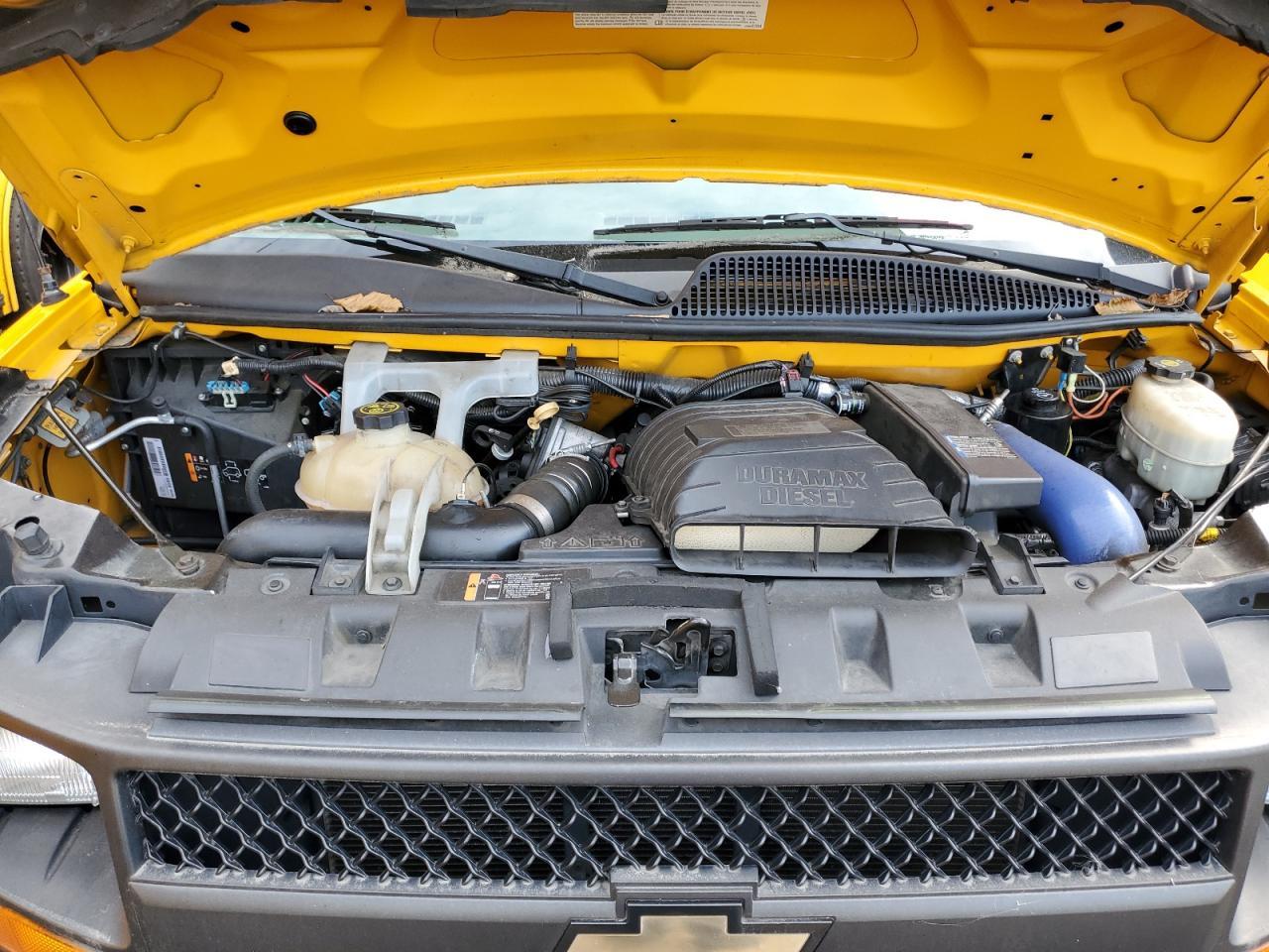 2014 Chevrolet Express G4500 - Image 7