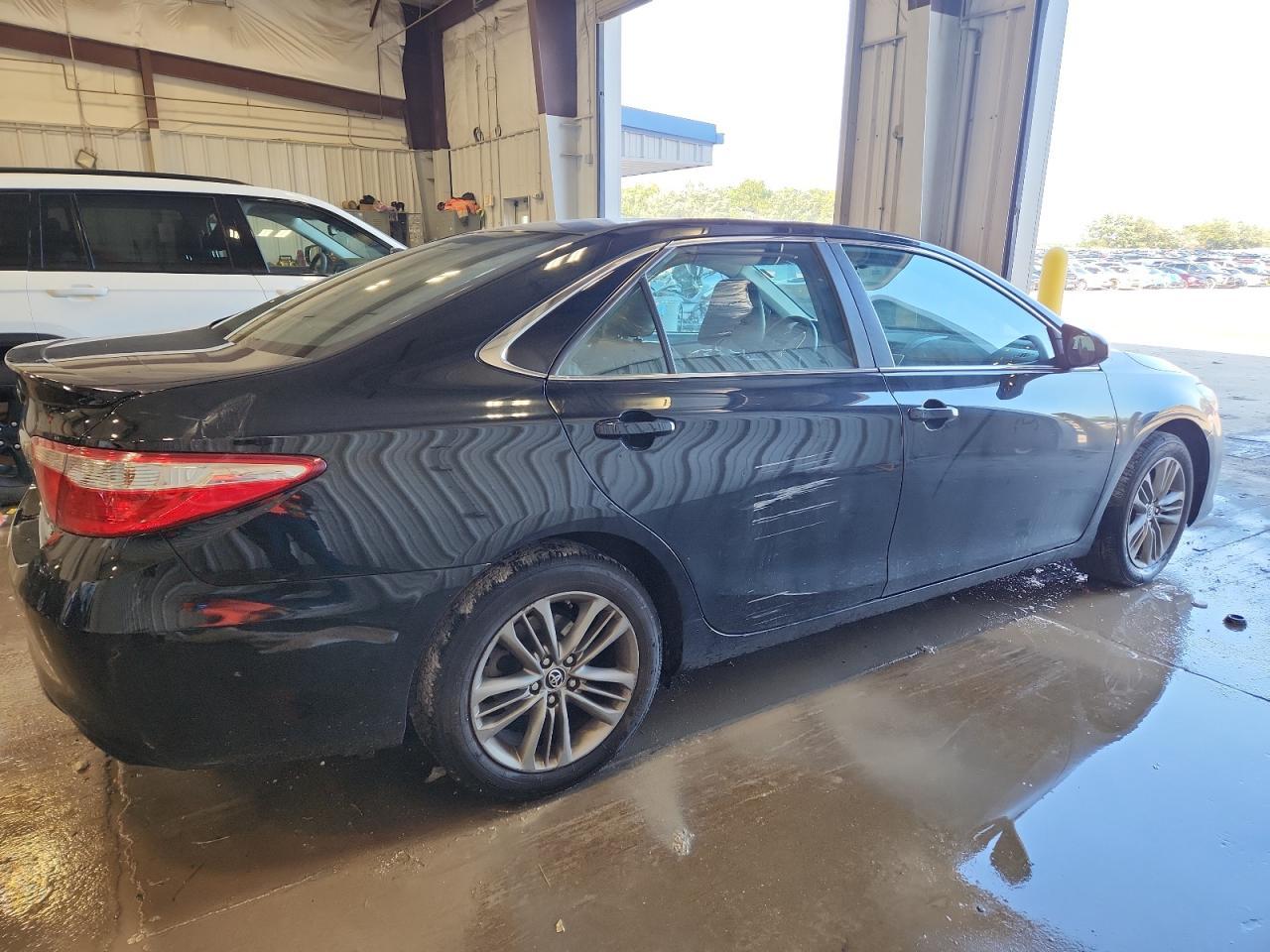 2016 Toyota Camry Le - Фото 3