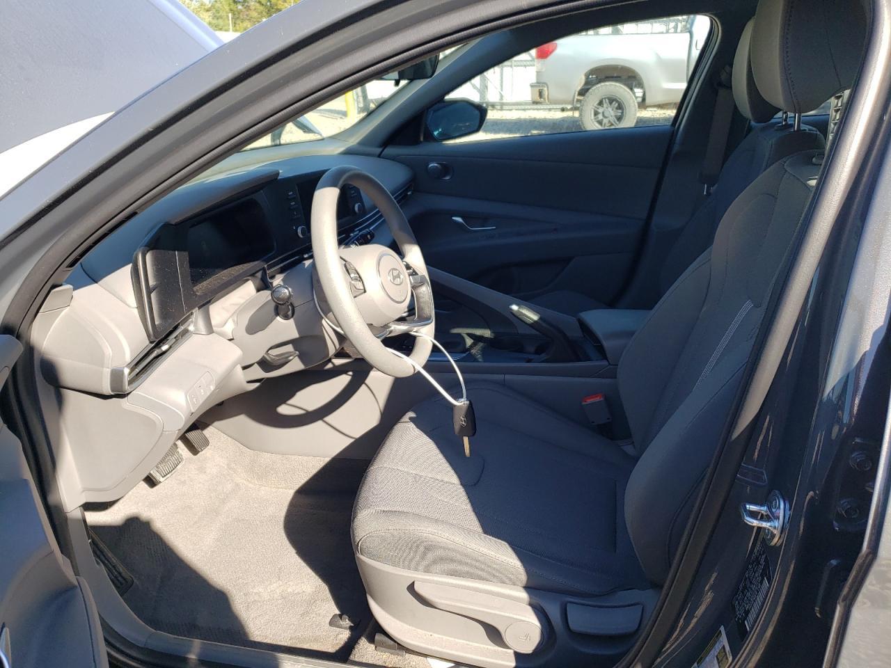 2025 Hyundai Elantra - Image 7