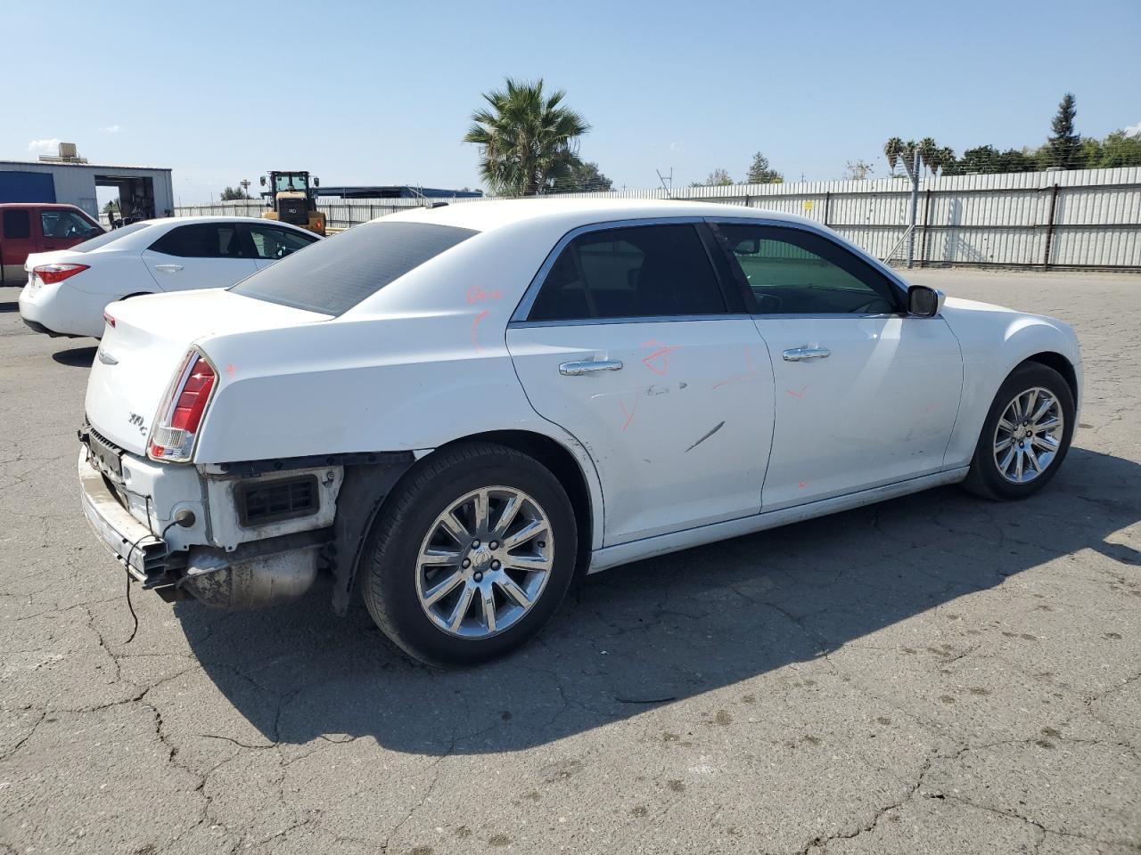 2013 Chrysler 300C - Фото 3