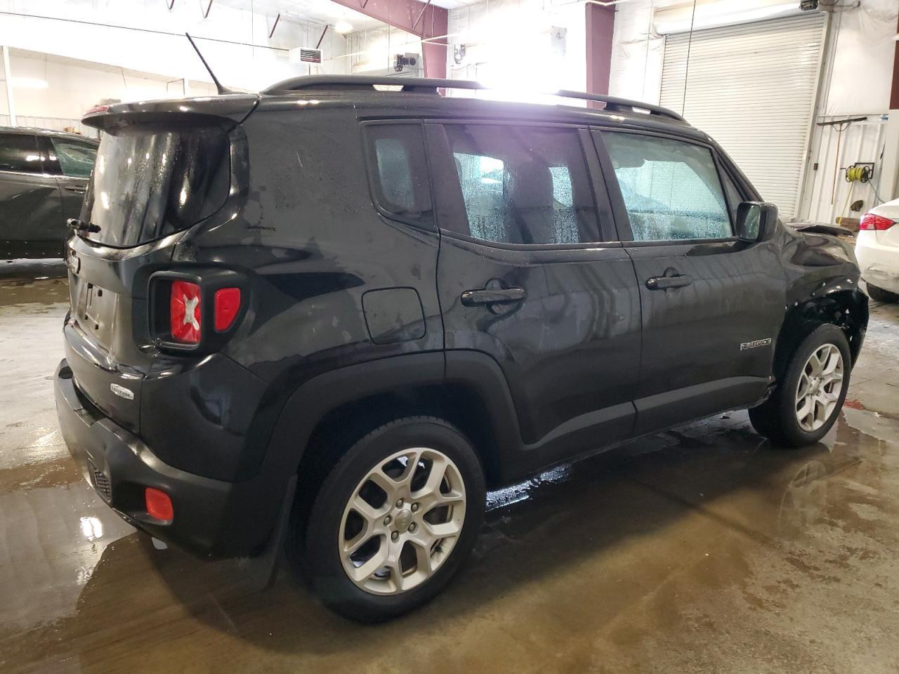 2016 Jeep Renegade Latitude - Image 3