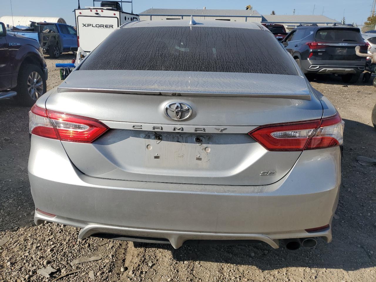 2020 Toyota Camry Se - Фото 6