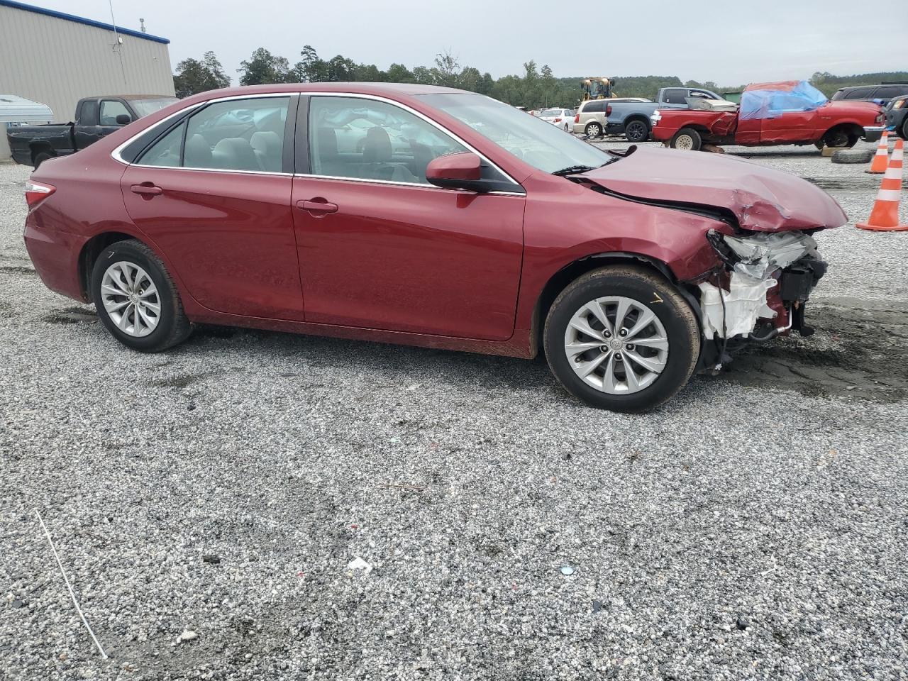 2017 Toyota Camry Le - Фото 4