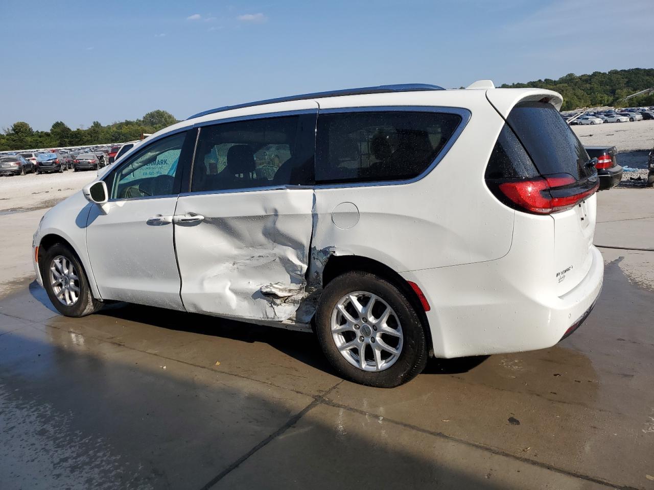 2021 Chrysler Pacifica Touring L - Image 2