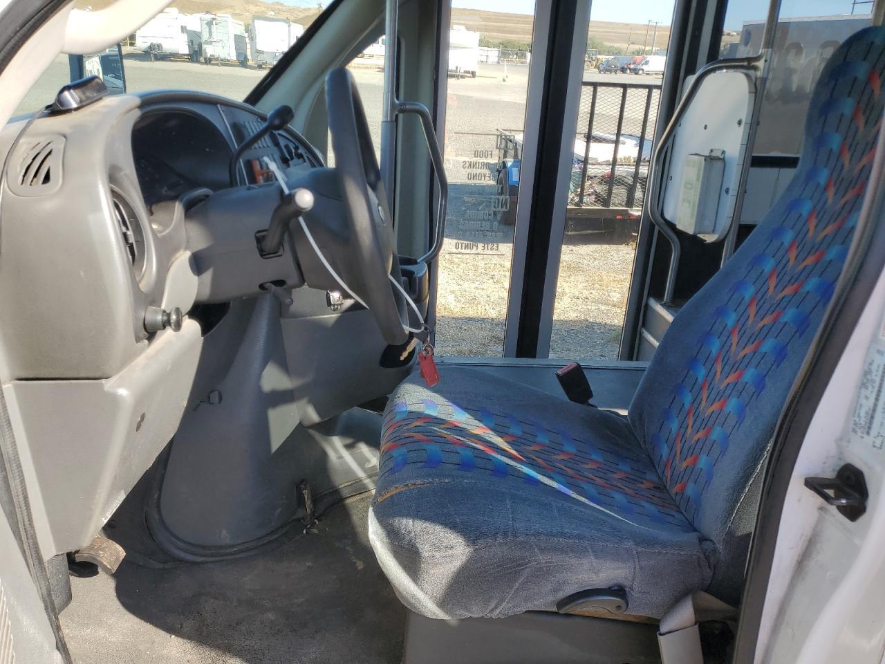 2008 Ford Econoline E450 Super Duty Cutaway Van - Фото 7