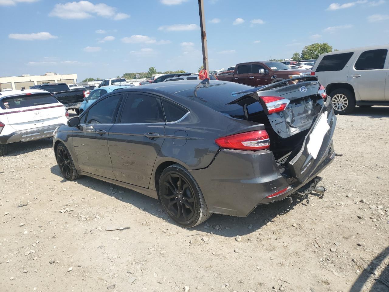 2019 Ford Fusion Se - Image 2