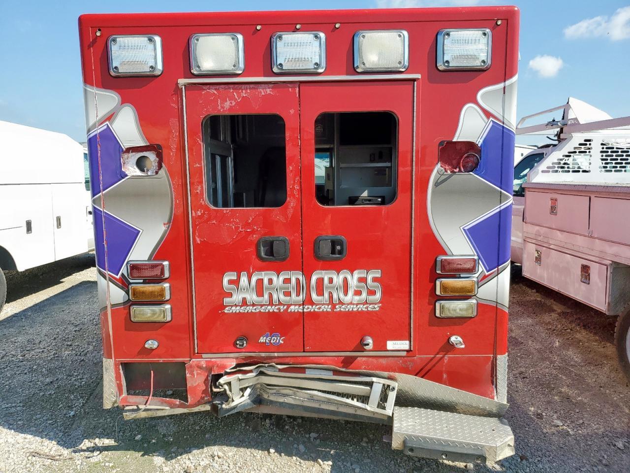 2015 Ford Econoline E350 Super Duty Cutaway Van - Фото 6