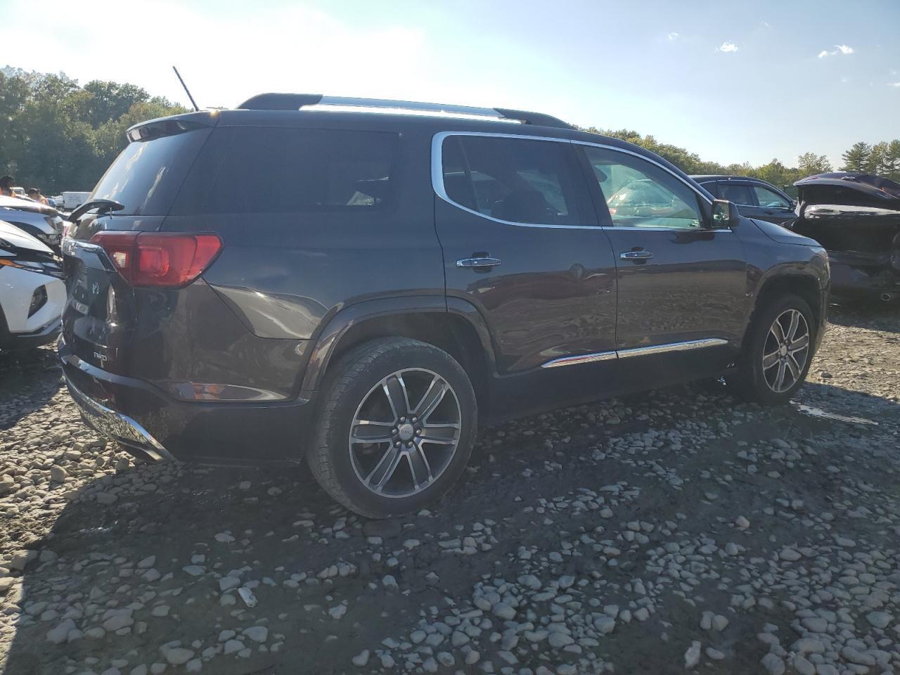 2019 GMC Acadia Awd Denali - Image 3