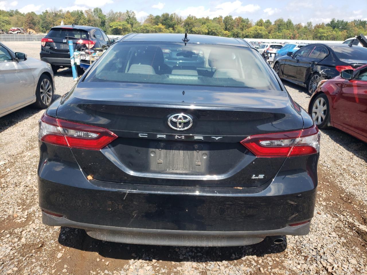2021 Toyota Camry Le - Фото 6