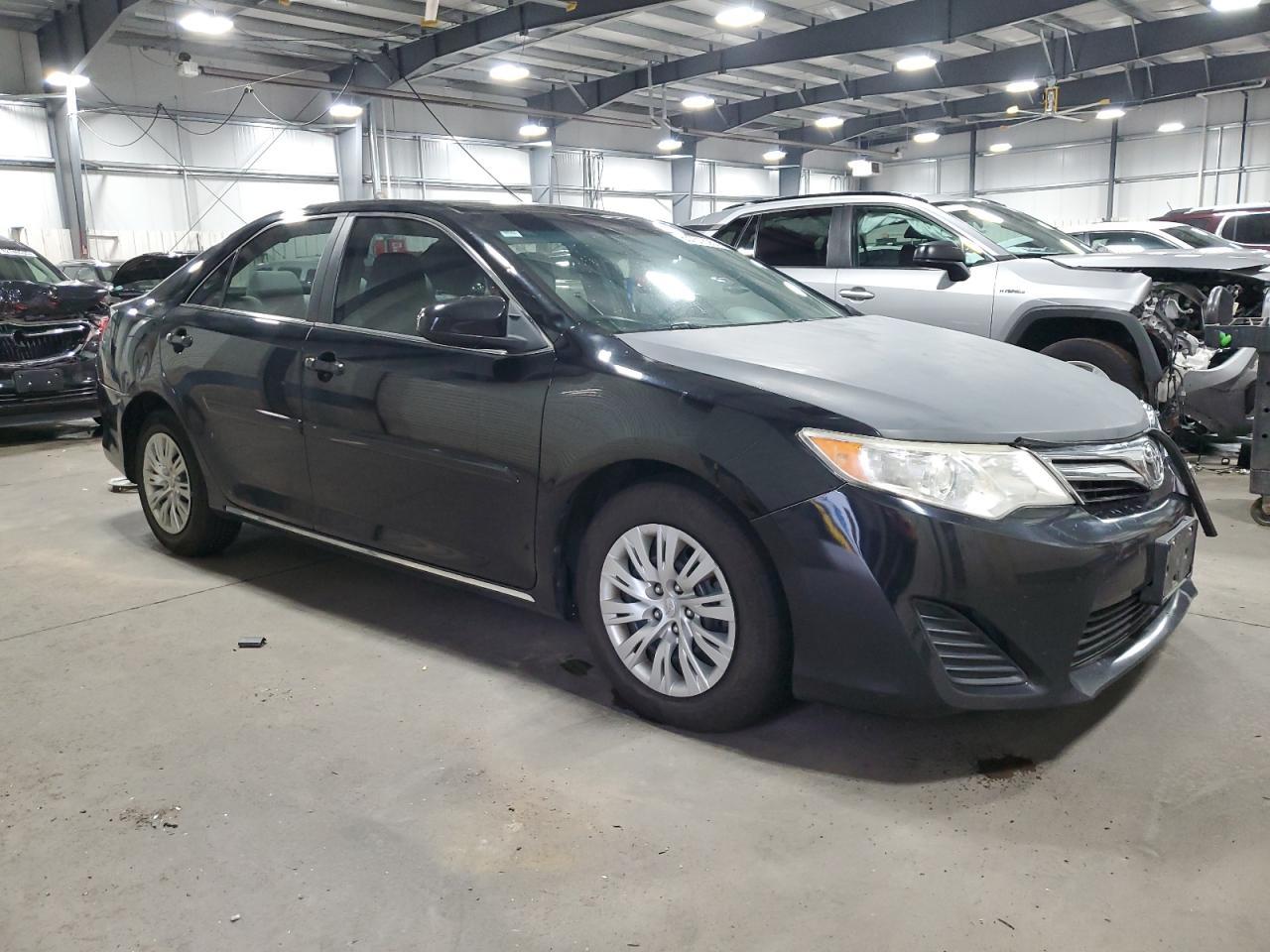 2014 Toyota Camry Le - Фото 4