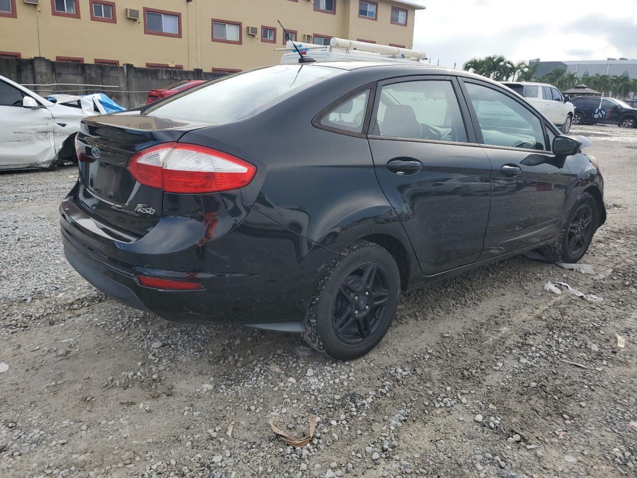 2018 Ford Fiesta Se - Фото 3