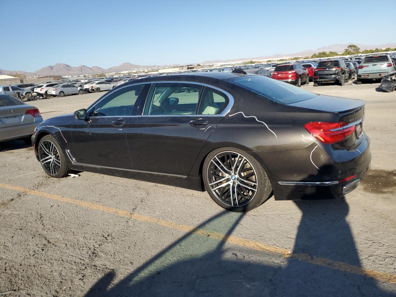2016 BMW 750 Xi - Фото 2