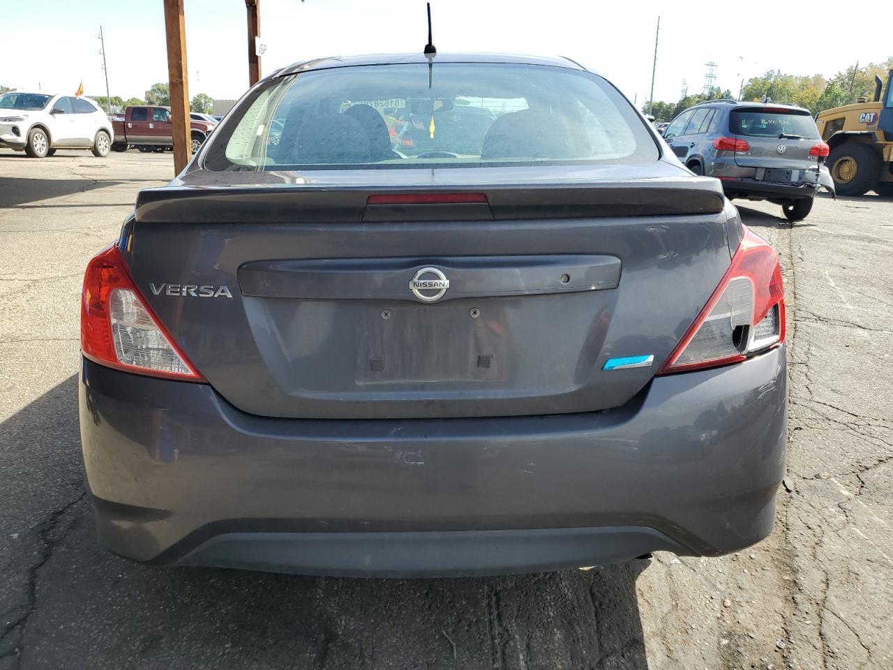 2015 Nissan Versa S - Фото 6