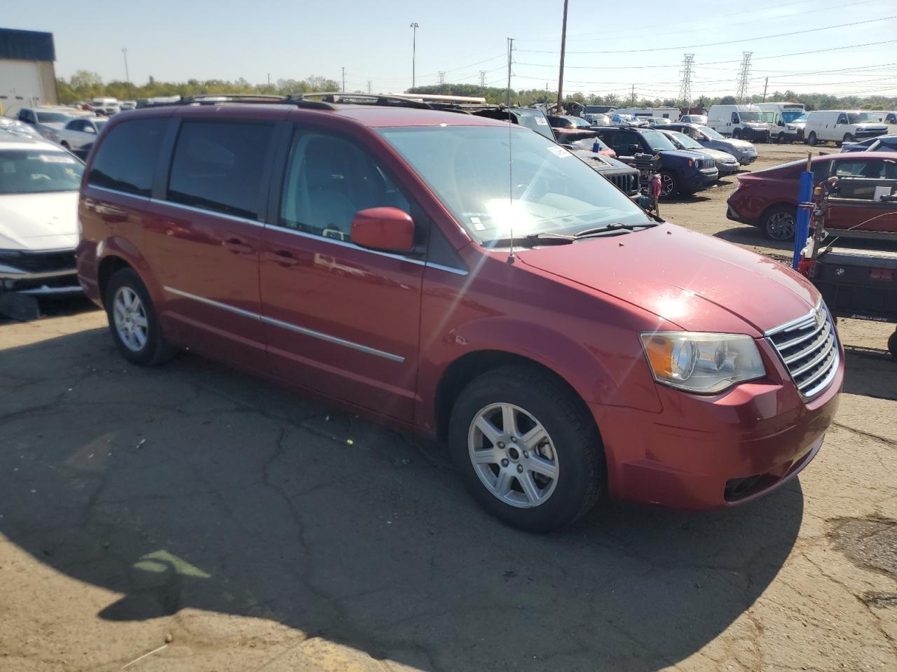 2010 Chrysler Town & Country Touring - Фото 4