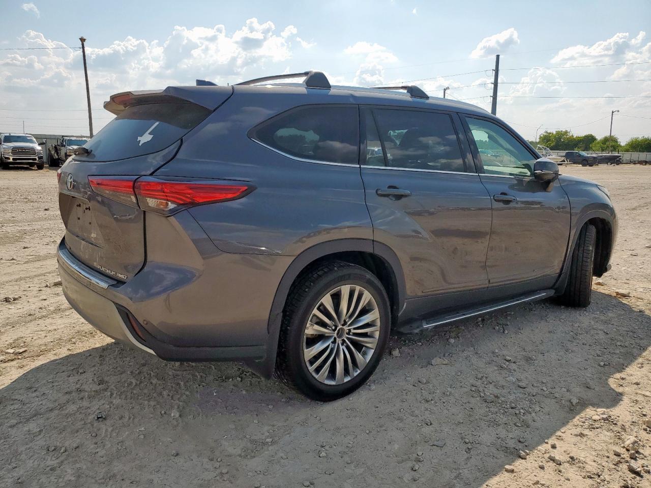 2021 Toyota Highlander Platinum - Фото 3