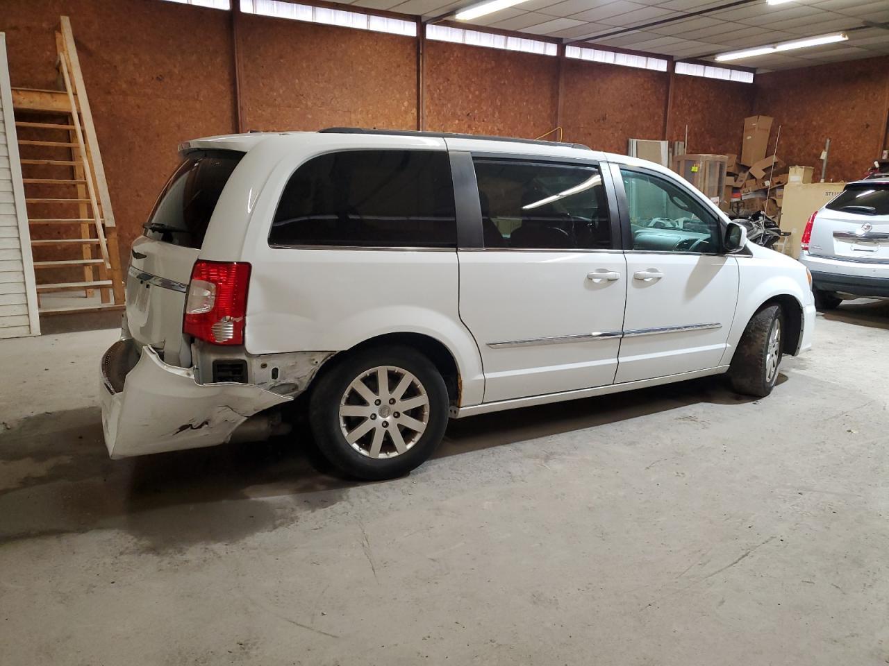 2015 Chrysler Town & Country Touring - Image 3