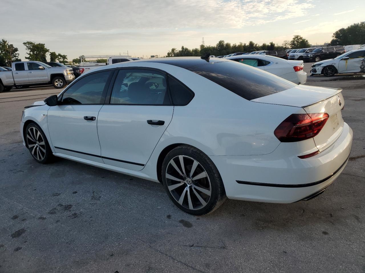 2018 Volkswagen Passat Gt - Image 2