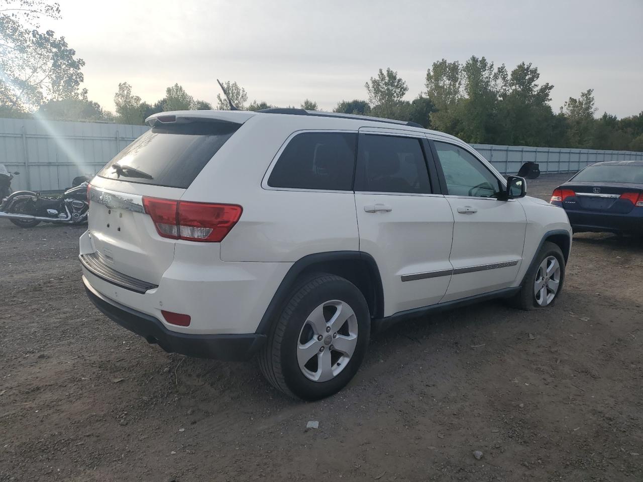 2011 Jeep Grand Cherokee Laredo - Image 3