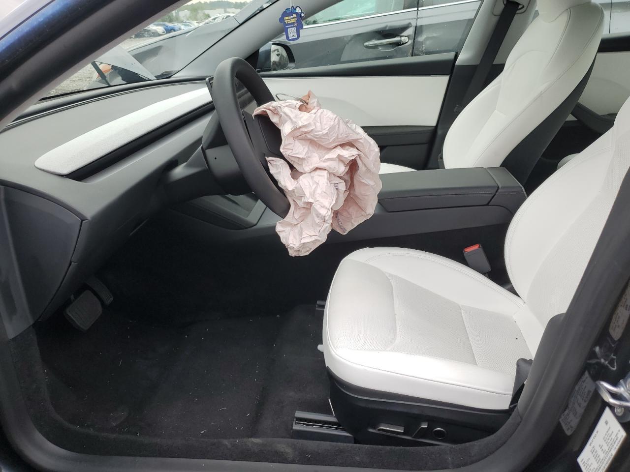 2025 Tesla Model 3 - Фото 7