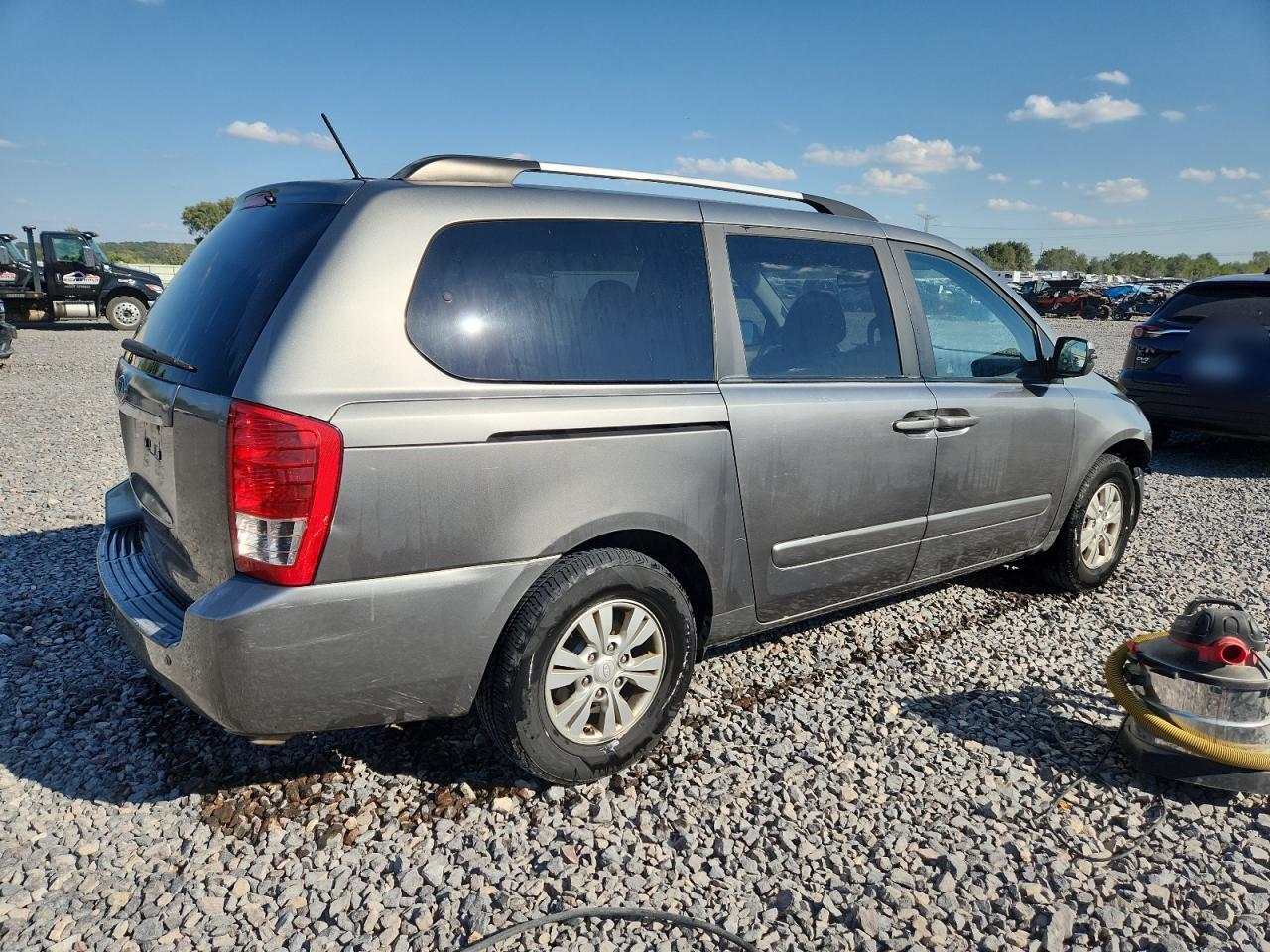 2011 Kia Sedona Lx - Фото 3