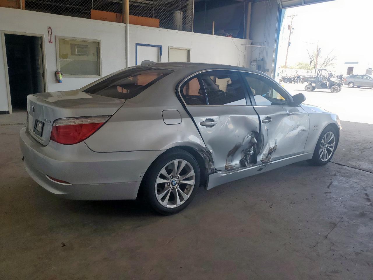 2010 BMW 535 Xi - Image 3