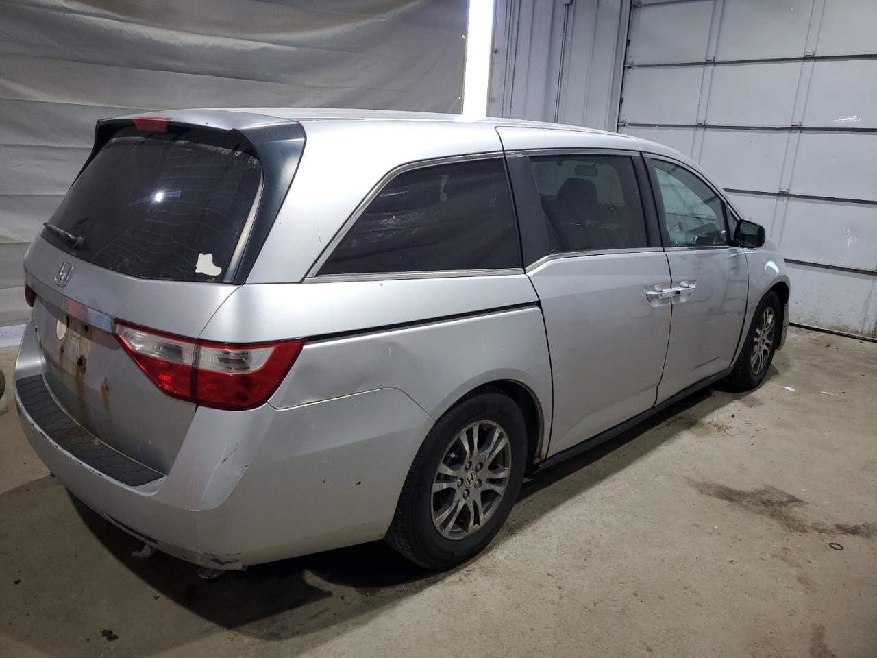 2011 Honda Odyssey Ex - Image 3