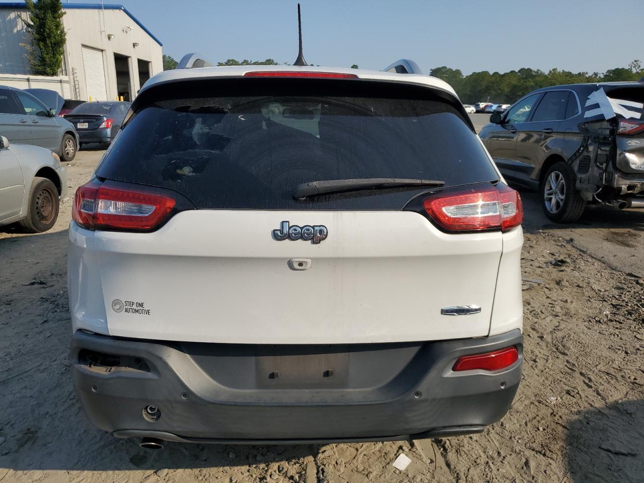 2018 Jeep Cherokee Latitude Plus - Image 6