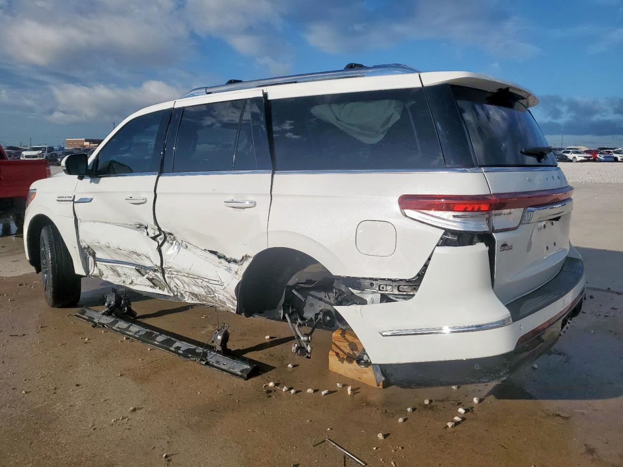 2024 Lincoln Navigator Reserve - Image 2