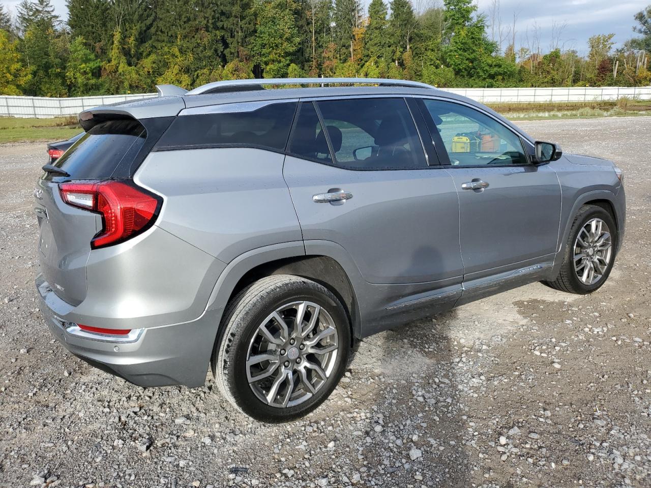 2024 GMC Terrain Denali - Image 3