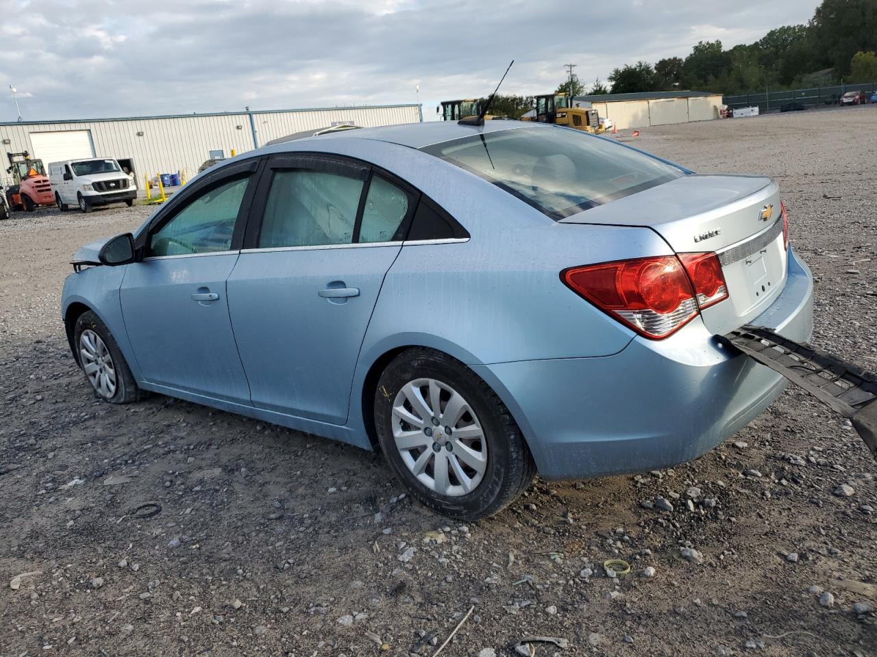 2011 Chevrolet Cruze Ls - Фото 2
