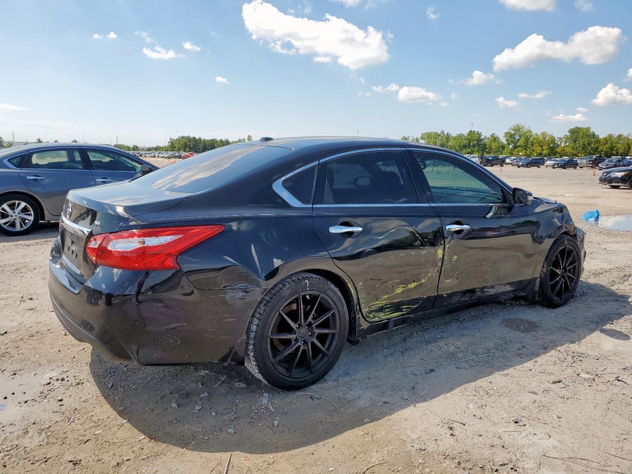 2017 Nissan Altima 2.5 - Image 3