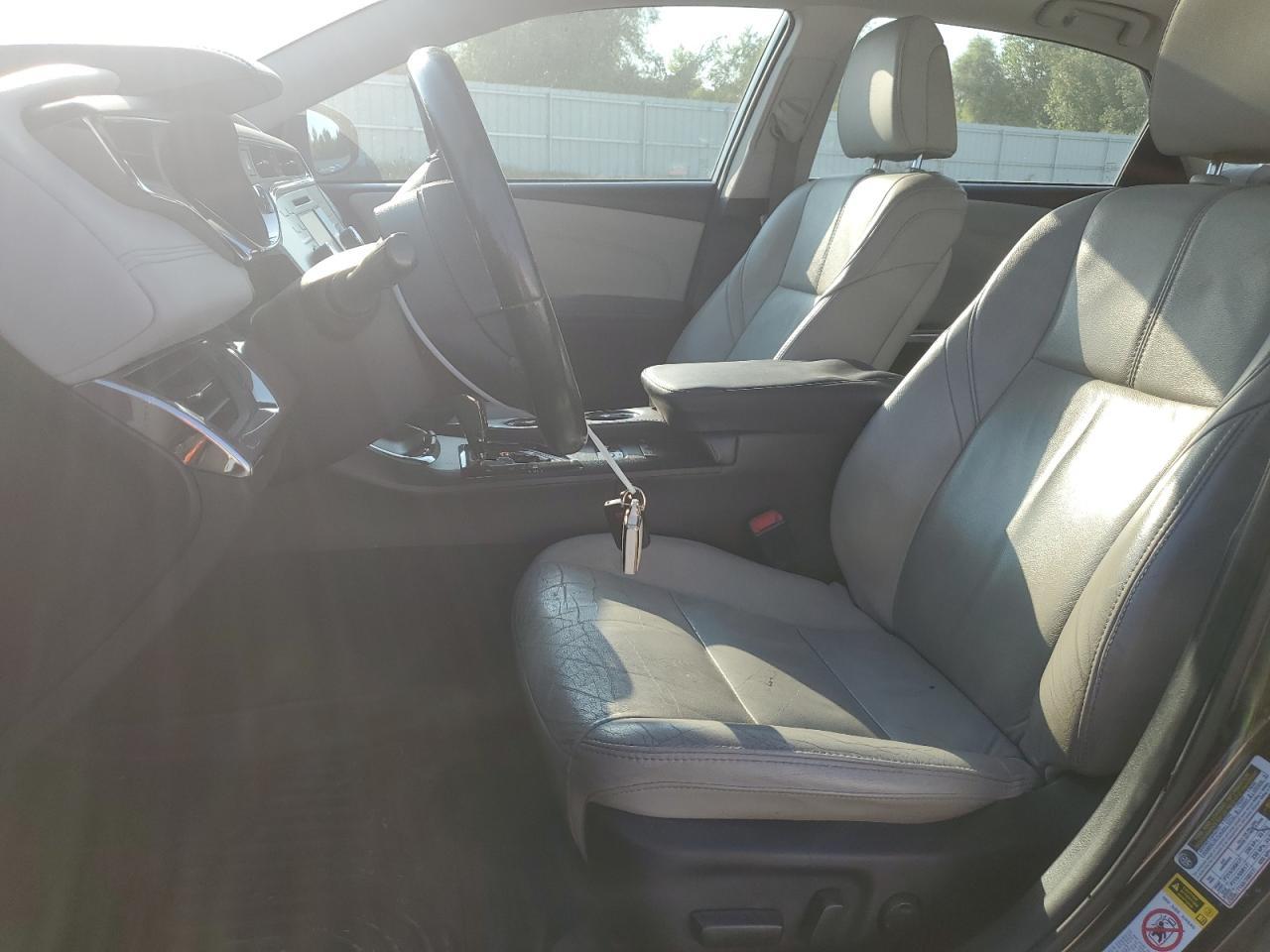 2013 Toyota Avalon Hybrid - Image 7