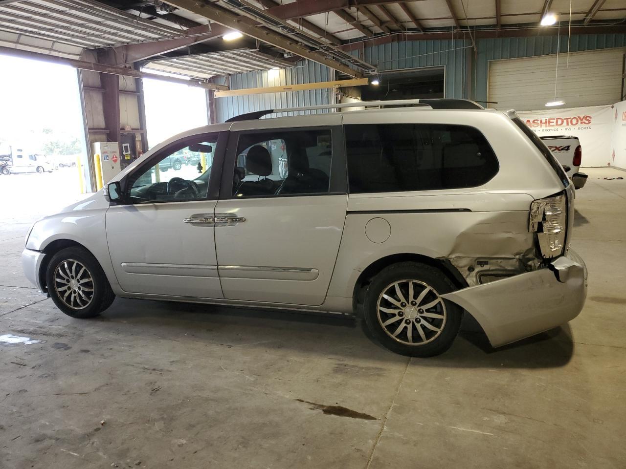 2012 Kia Sedona Ex - Image 2