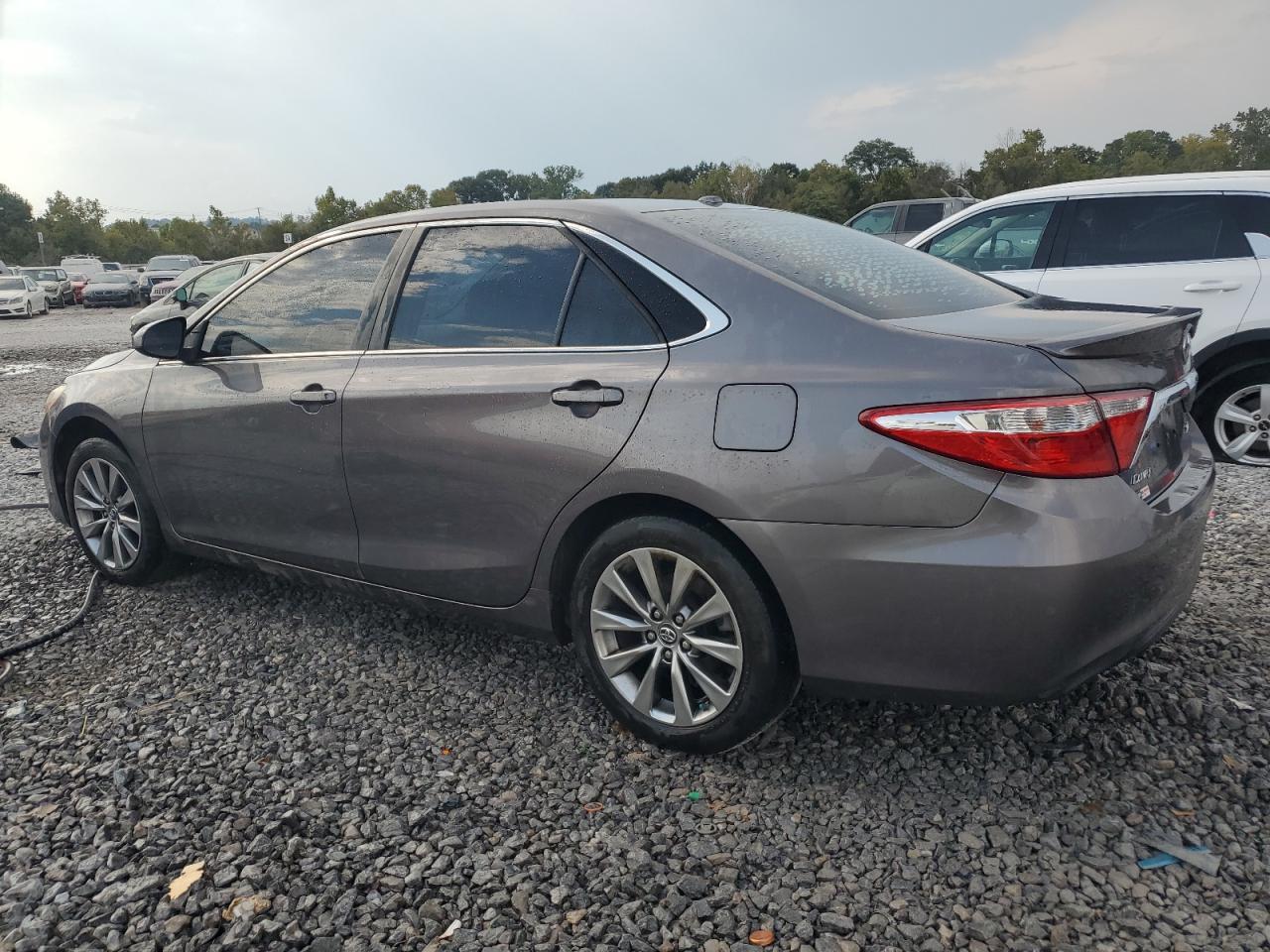 2017 Toyota Camry Le - Фото 2