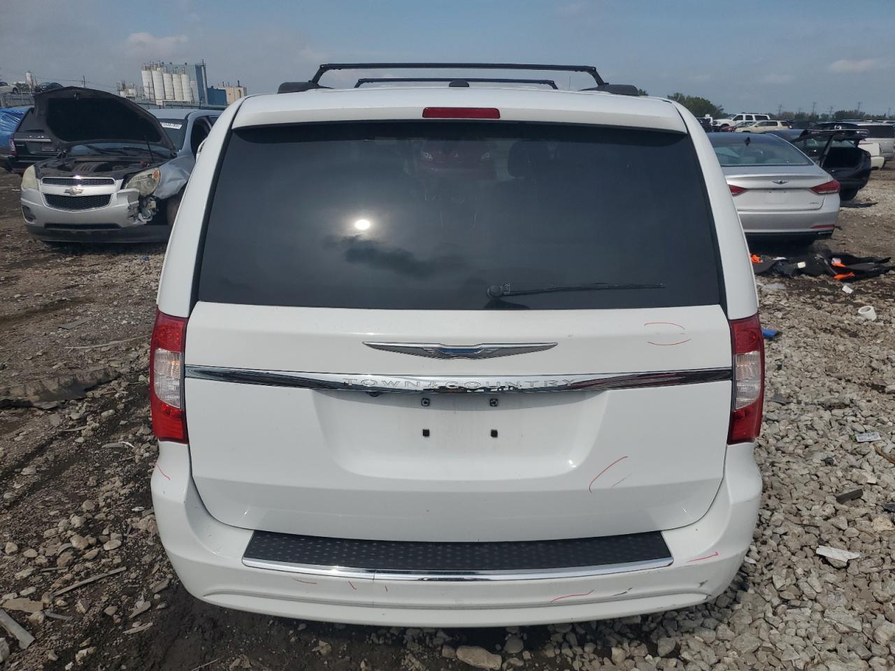 2016 Chrysler Town & Country Touring - Image 6