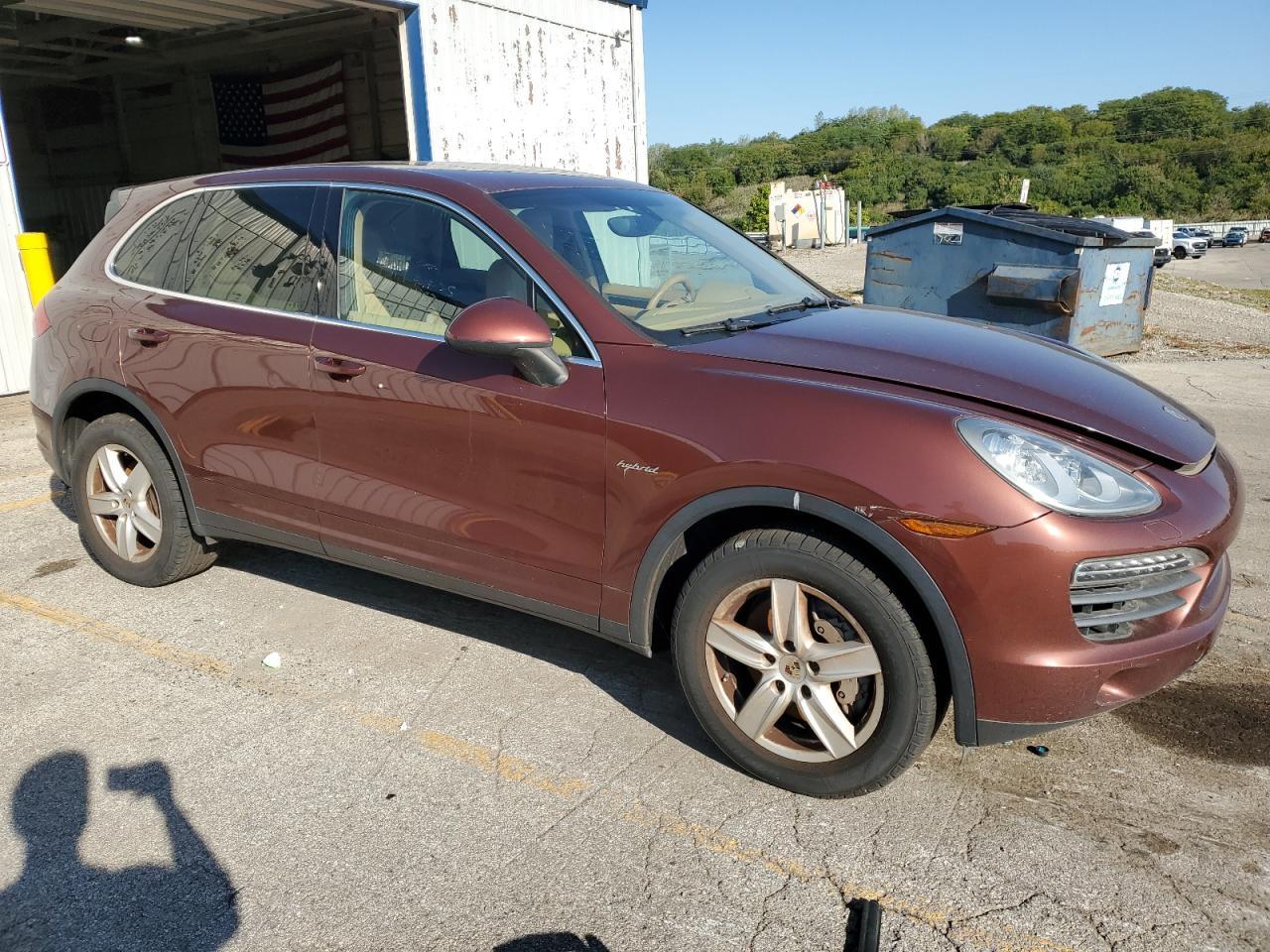 2012 Porsche Cayenne S Hybrid - Image 4