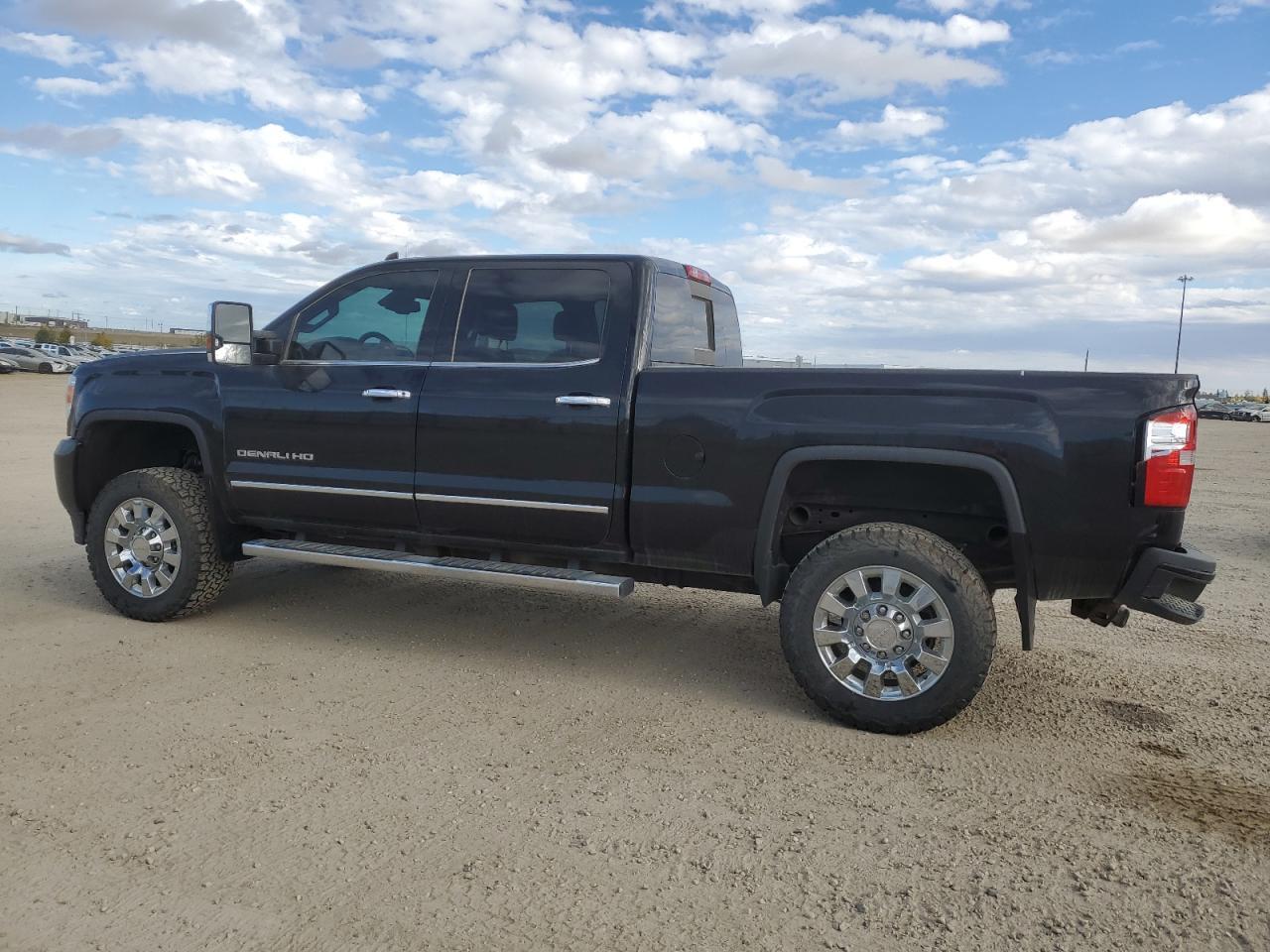 2015 GMC Sierra K2500 Denali - Image 2