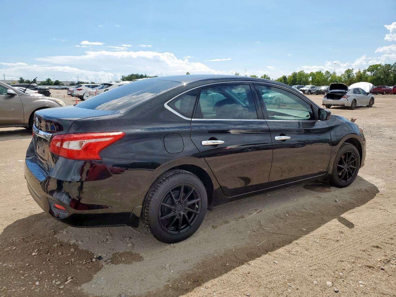 2016 Nissan Sentra S - Фото 3