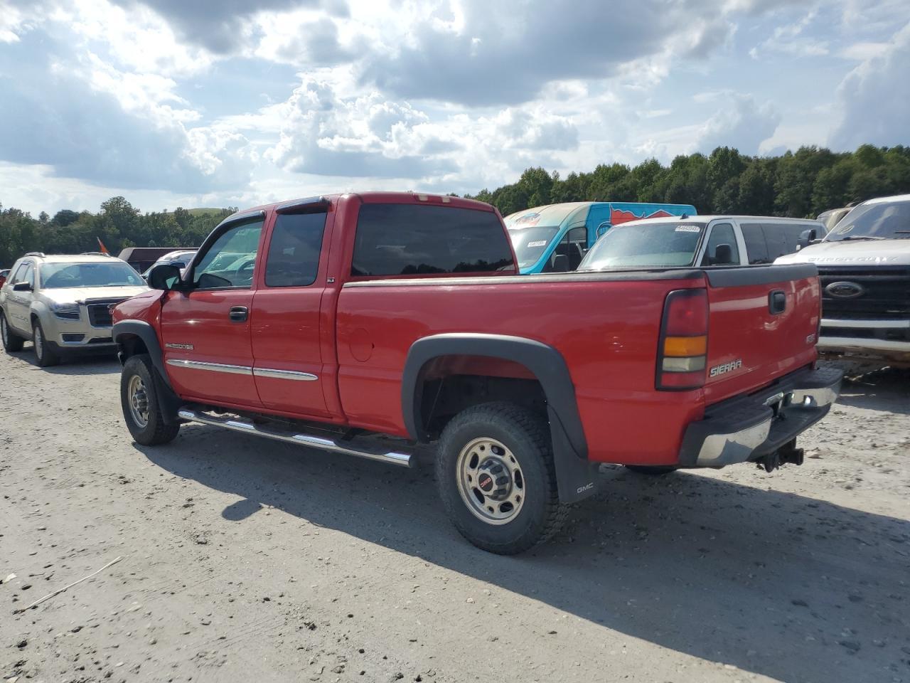 2004 GMC Sierra C2500 Heavy Duty - Image 2