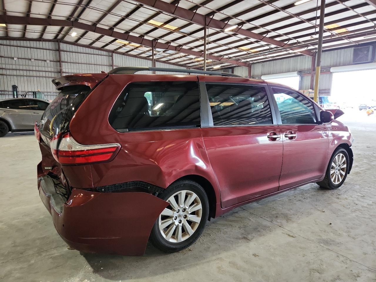 2016 Toyota Sienna Xle - Фото 3