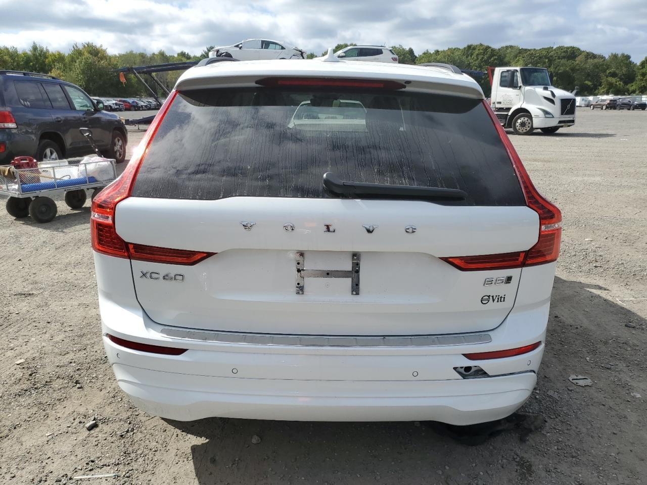 2022 Volvo Xc60 B5 Momentum - Image 6