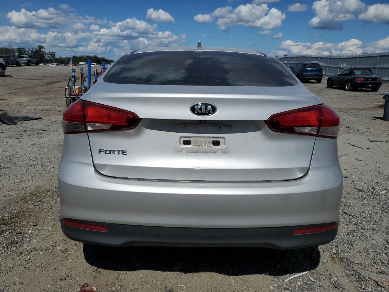 2017 Kia Forte Lx - Image 6