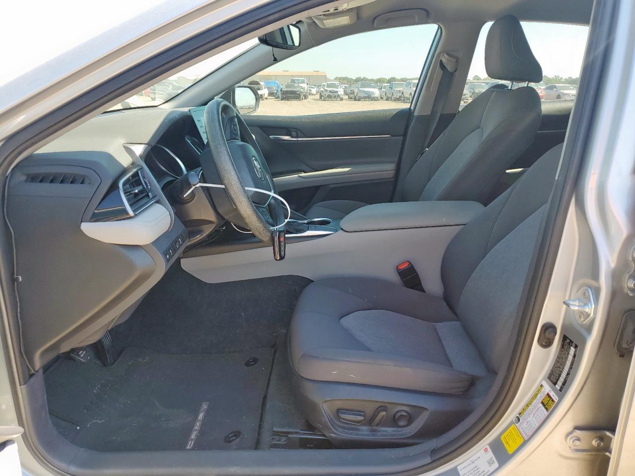 2022 Toyota Camry Le - Фото 7