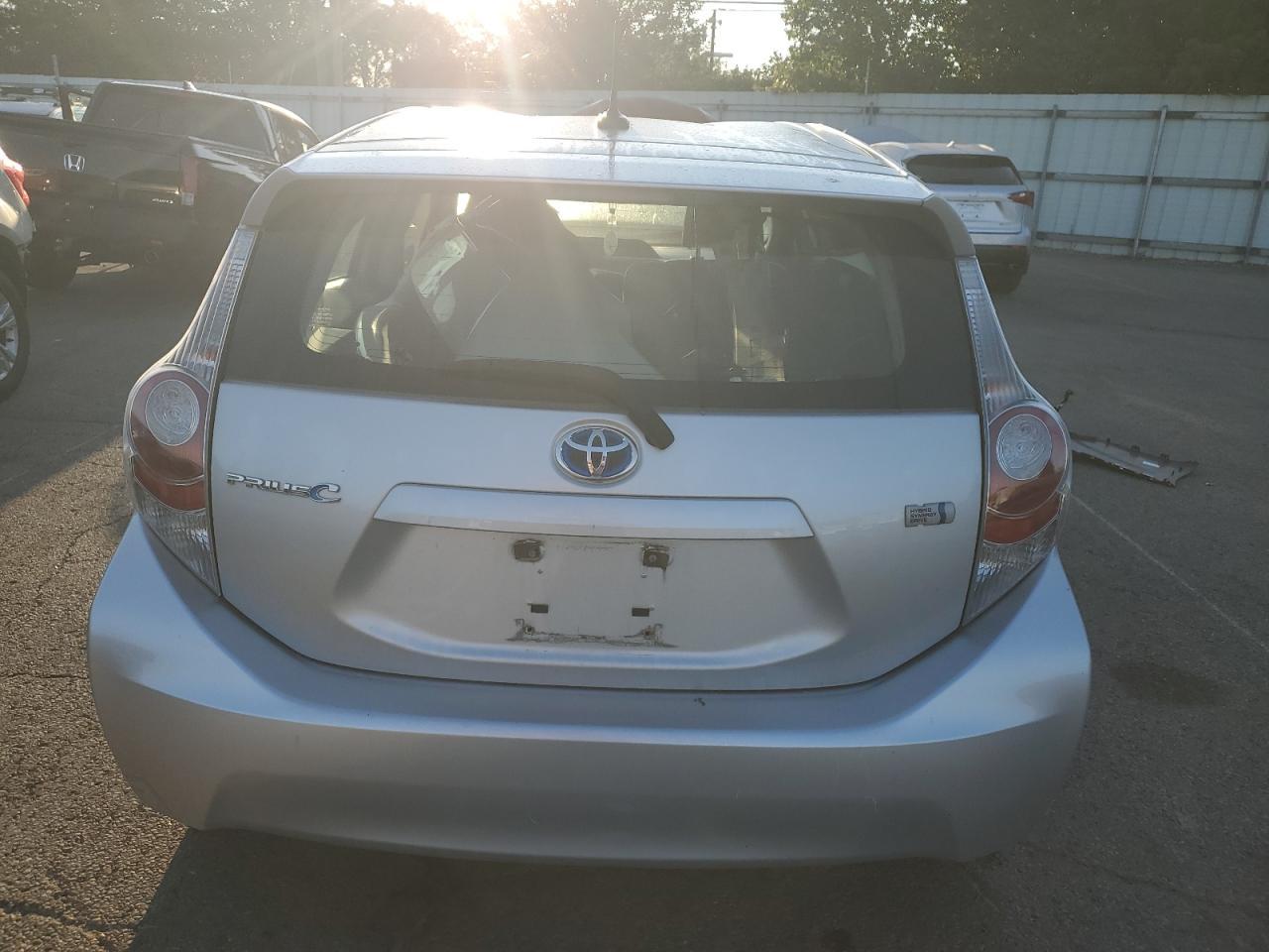 2012 Toyota Prius C - Фото 6