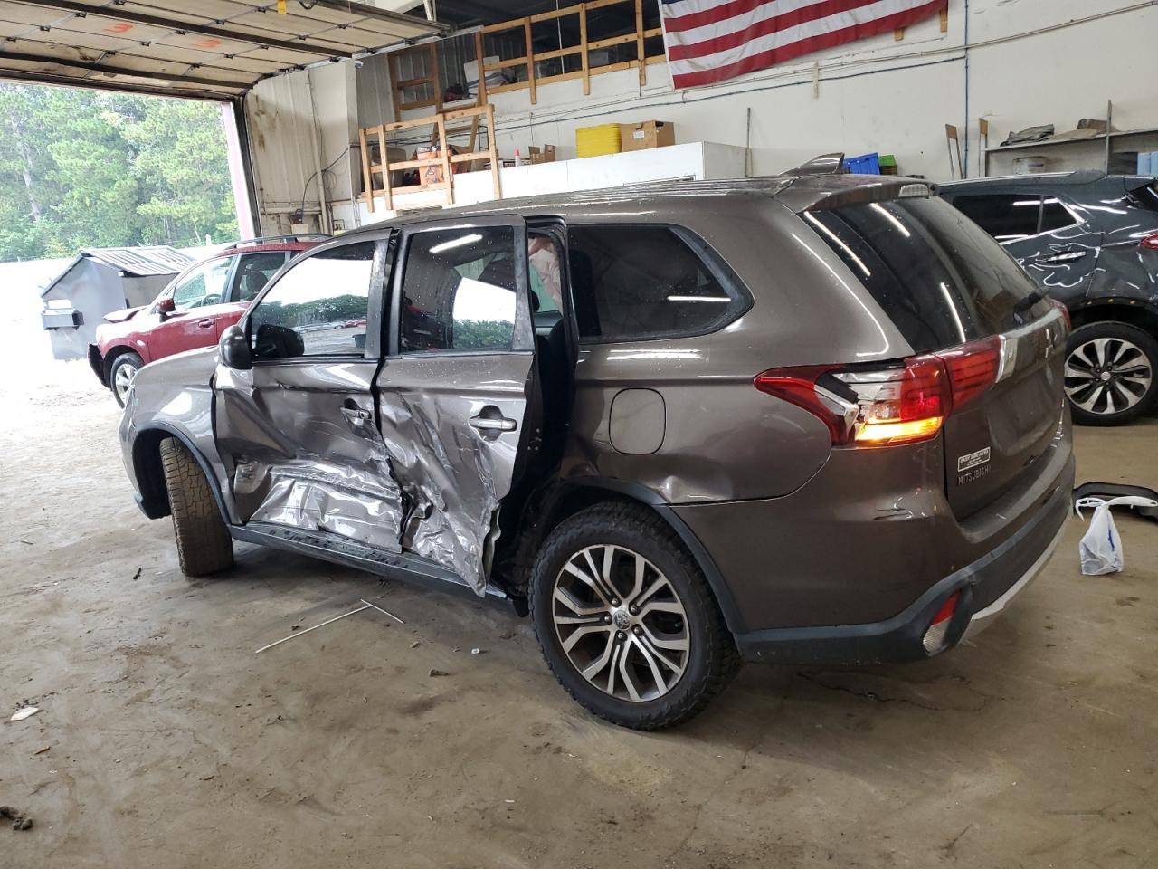 2017 Mitsubishi Outlander Es - Фото 2