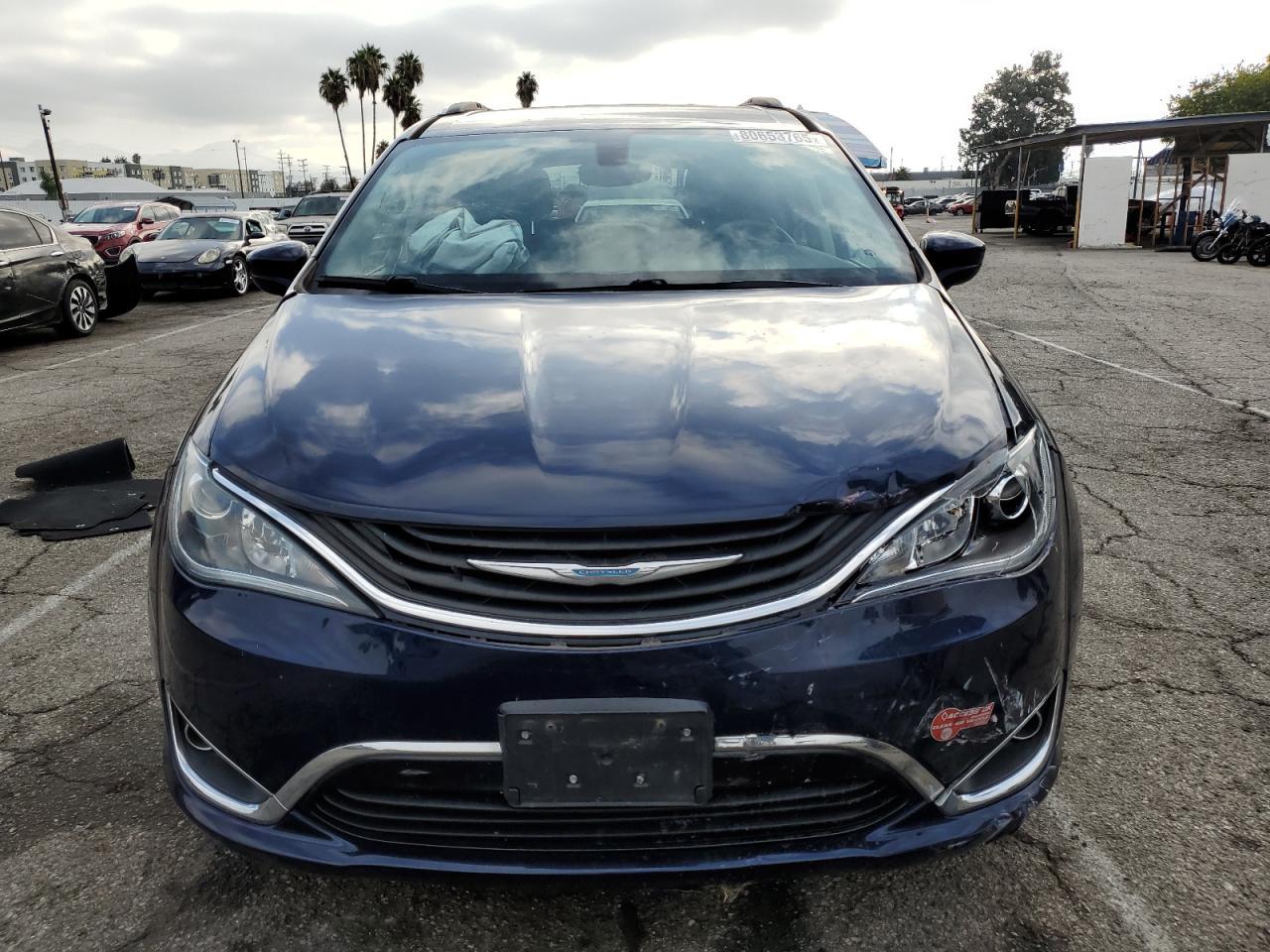 2018 Chrysler Pacifica Hybrid Touring L - Фото 5