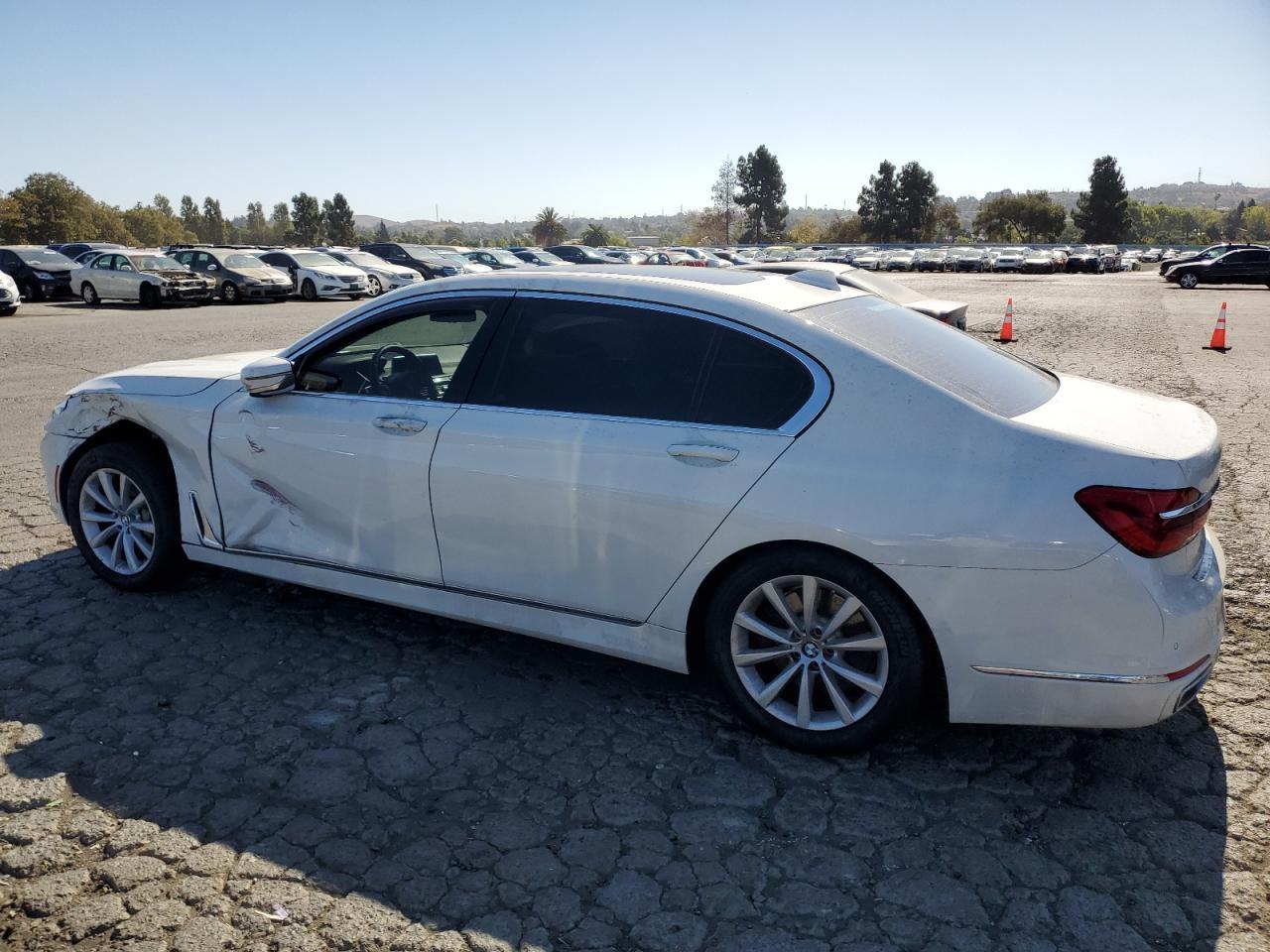 2018 BMW 740 I - Фото 2