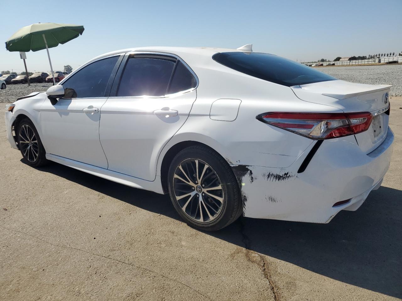 2019 Toyota Camry L - Фото 2