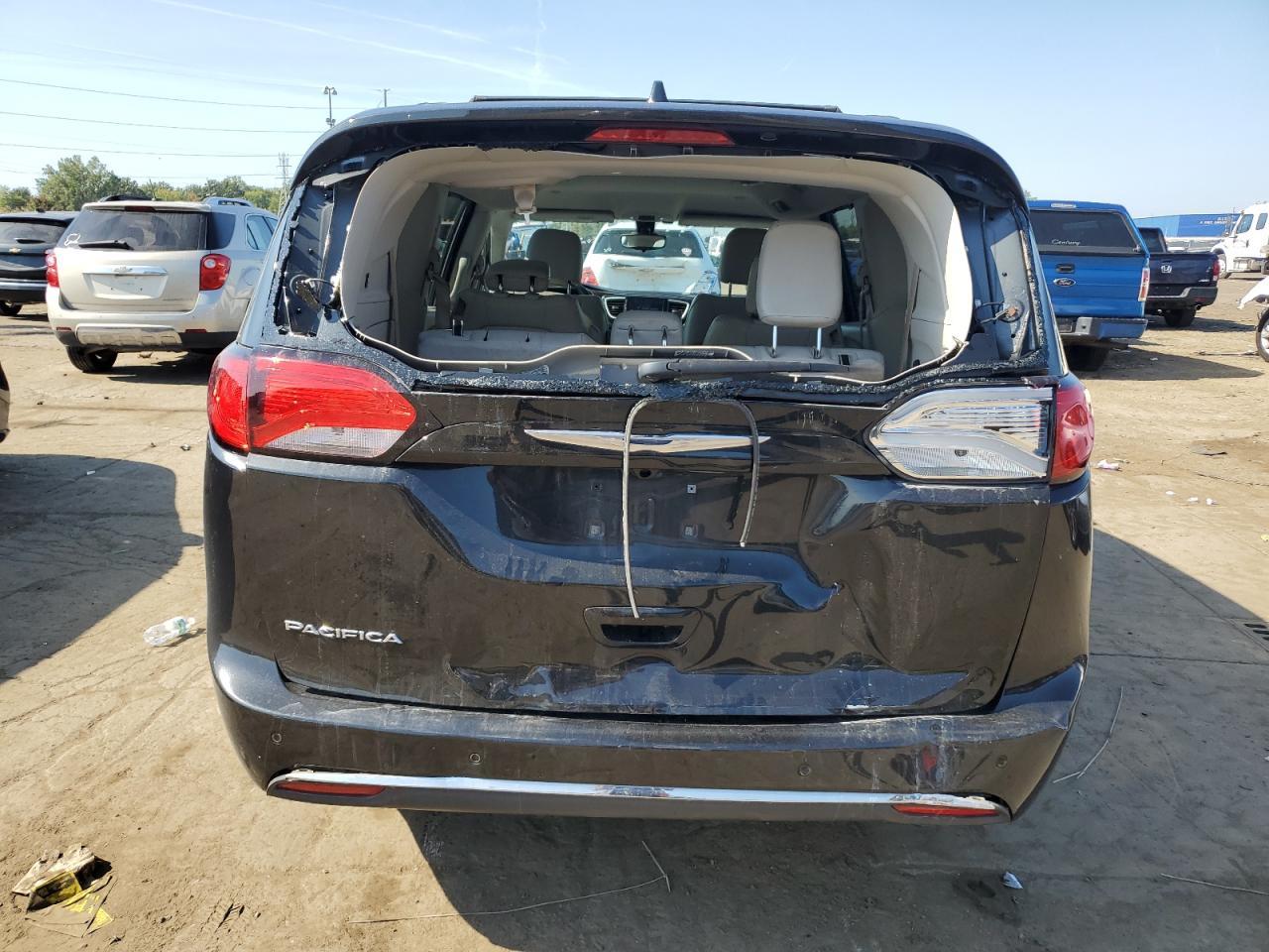 2017 Chrysler Pacifica Touring L - Фото 6